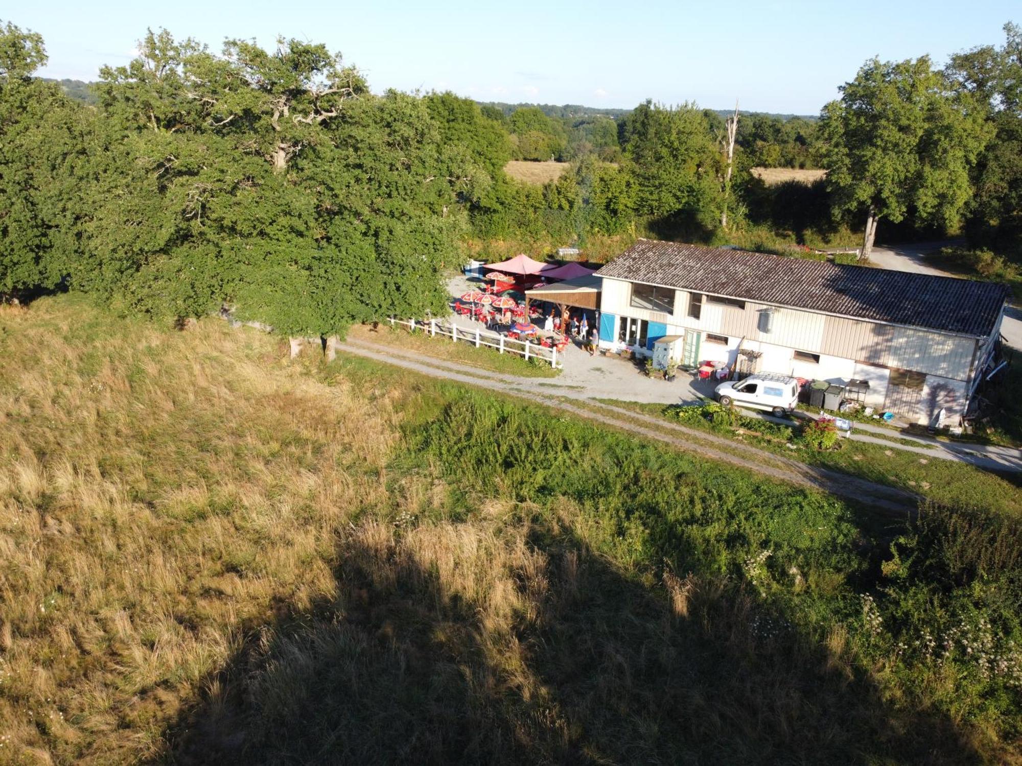le hangar 87 Bussiere-Poitevine Bagian luar foto